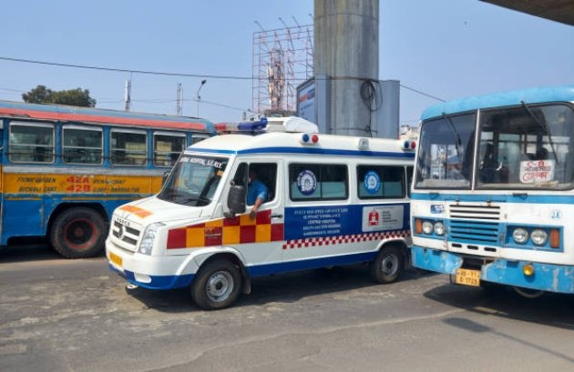 Ambulance in Charbagh