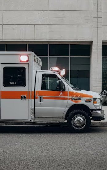 ambulance number lucknow